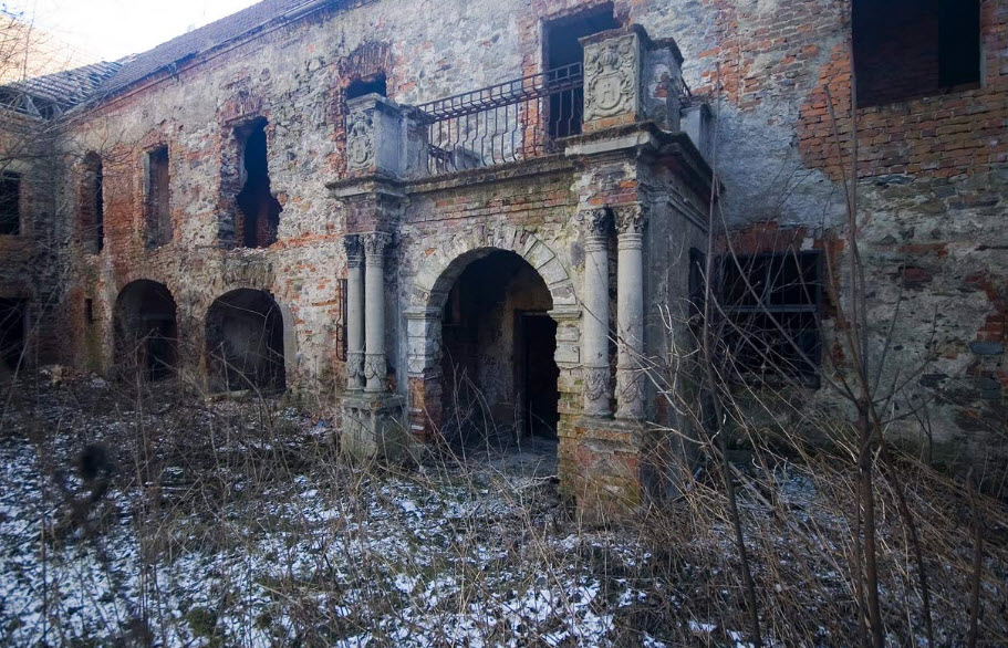 Pałac w Łące Prudnickiej, Poland